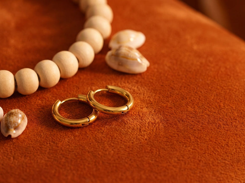 70s Jewelry: Styles, Iconic Pieces and How to Wear Them Now