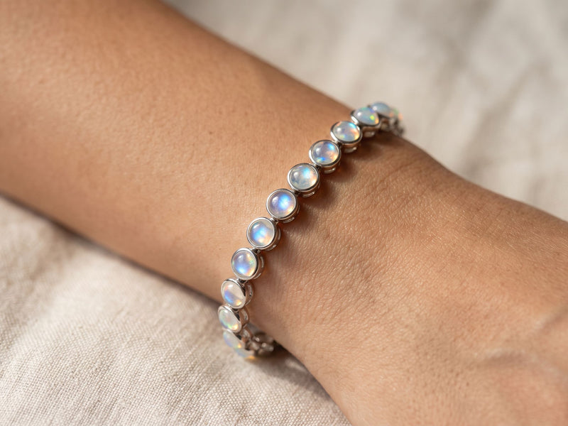Moonstone Bracelet: Meaning, Durability & How to Choose One (2026)