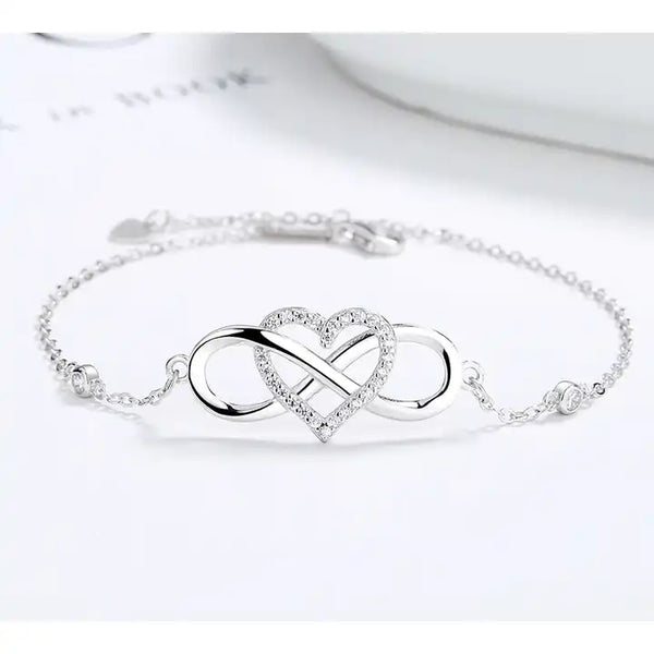 Heart Charm Bracelet for Women — 18K Gold Plated, Heart Link Chain, Gift-Ready close up